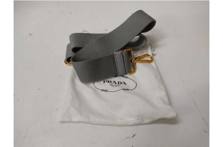 プラダ　canapa　カナパ　ショルダーストラップ　買取